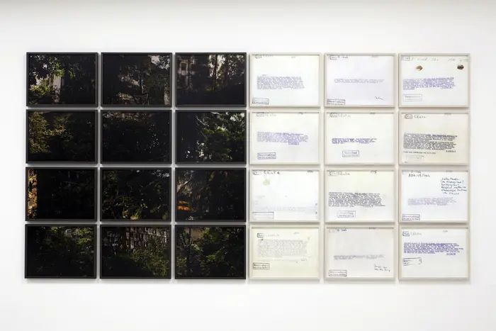 Bilderwand mit Texten