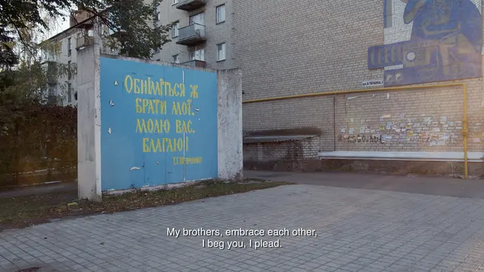 Ein Screenshot aus einem Film über ukrainische Kunst