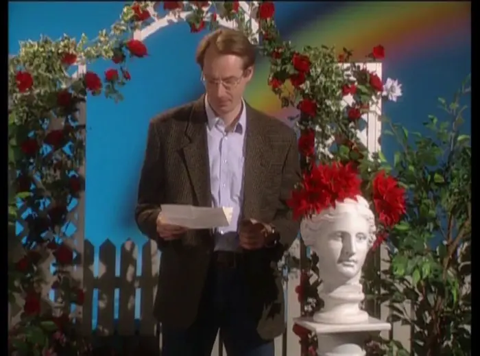 Aufnahmen eines alten Films, der einen Moderator Schauspieler im Theater zeigt