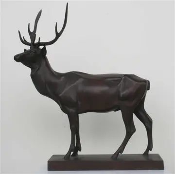 Skulptur eines Hirsches