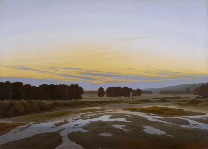 eine Landschaft in der Abenddämmerung mit Wasserflächen und Bäumen