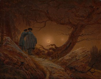 Zwei Männer in Rückenansicht, die in einer Naturlandschaft den Mond betrachten