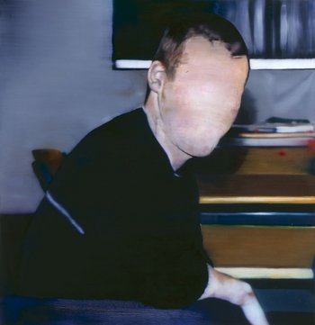 Foto eines Mannes mit ausgebleichtem Gesicht