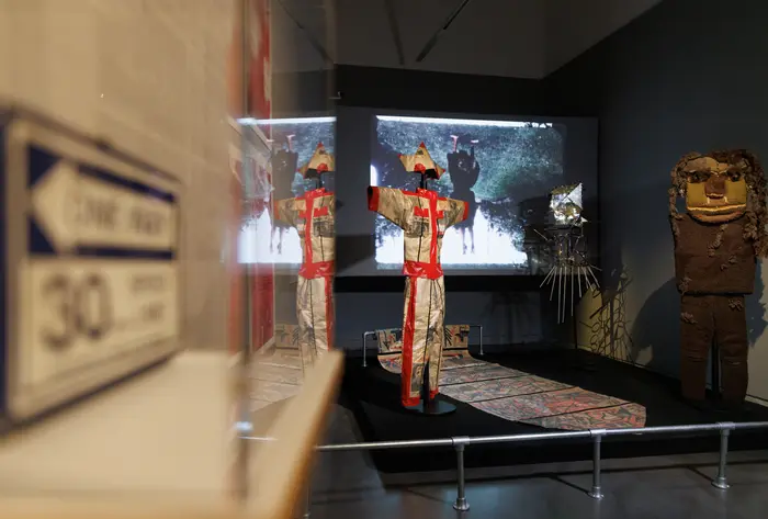 Ausstellungsansicht "Aus der Reihe tanzen. Aktionskünstlerinnen in der DDR" Ausstellungsansicht "Aus der Reihe tanzen. Aktionskünstlerinnen in der DDR"