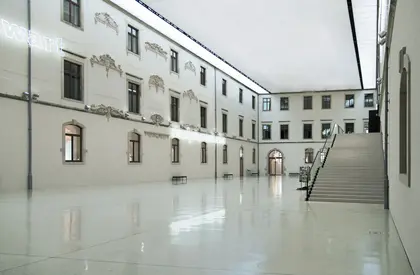 Foto des Lichthofs im Albertinum