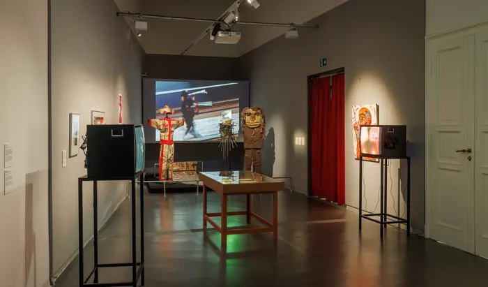 Ausstellungsansicht "Aus der Reihe tanzen. Aktionskünstlerinnen in der DDR" Ausstellungsansicht "Aus der Reihe tanzen. Aktionskünstlerinnen in der DDR"