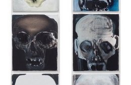 Collage aus verschiedenen, gemalten Totenköpfen