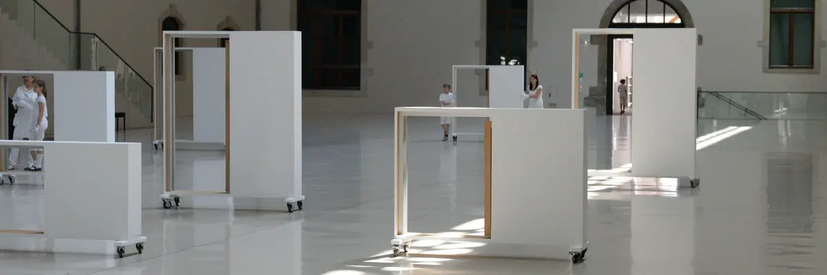 Foto mit beweglichen Rahmen im Lichthof des Albertinums