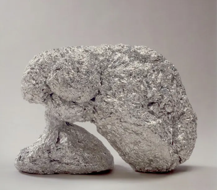 Eine Figur aus Alufolie 