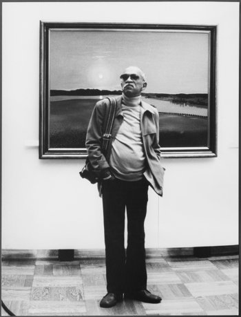 Der amerikanische Künstler Charles White bei seinem Besuch der 8. Kunstausstellung der DDR im Albertinum im Jahr 1978
