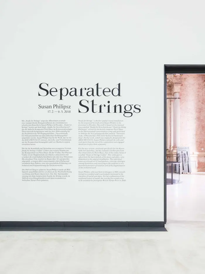 Ausstellungsansicht: Separated Strings in der Kunsthalle im Lipsiusbau