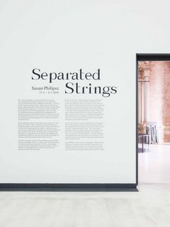 Ausstellungsansicht: Separated Strings in der Kunsthalle im Lipsiusbau