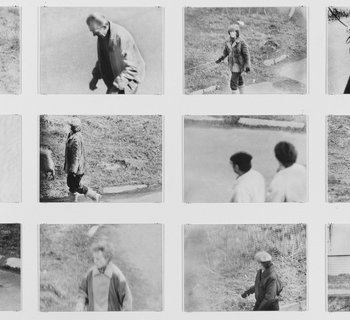 mehrere schwarz-weiß Fotografien mit Spaziergängern