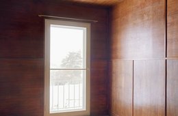 Anja Bohnhof und Karen Weinert, Abwesenheitsnotizen – Arbeitszimmer Albert Einstein, Einsteinhaus Caputh, 2006 Fotografie des Arbeitszimmers von Albert Einstein