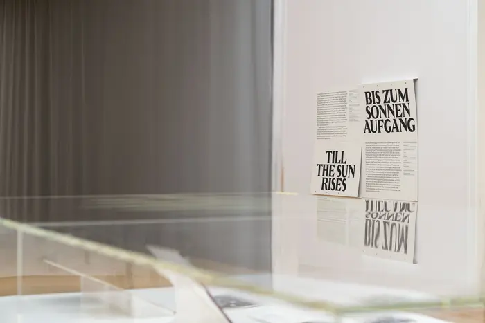 Eine Ausstellungsansicht "Till the sun rises"