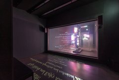 Videoscreen in einem Raum